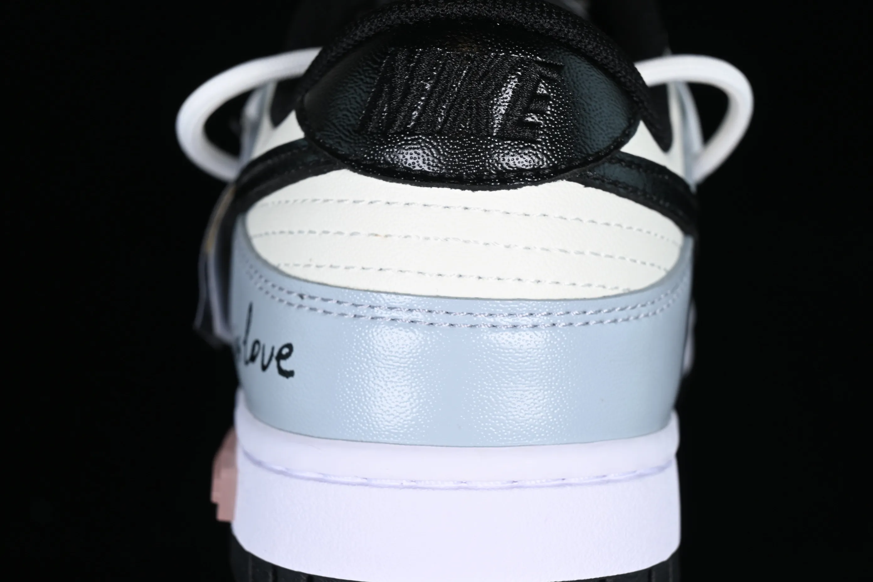 All Categories Nk SB Dunk Series Nk SB Dunk Low Low-top sneakers Customized large box Nk Dunk Low Panda Prank-The Art of Love SB strappy low-top casual sneakers DD1391-100